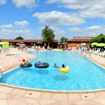 activites-de-loisirs-piscine-village-des-meuniers-900.jpg